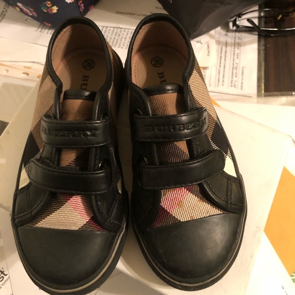 Burberry Other - Burberry sneakers unisex